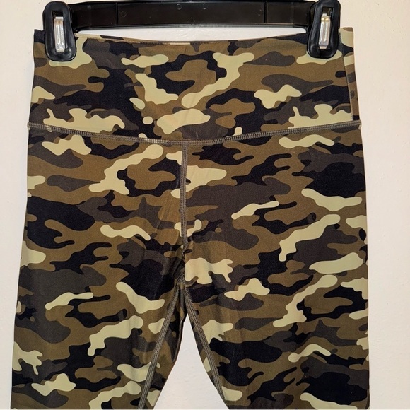 Zyia Active Camo Reflective Soft n Snug Leggings Size 4 - Picture 5 of 9